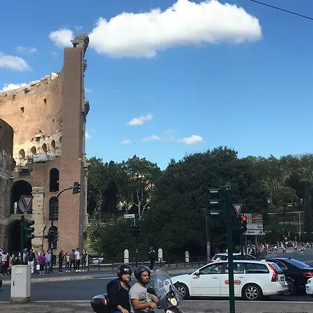 Apartment Delightful 100 Meters From The Colosseum Rome